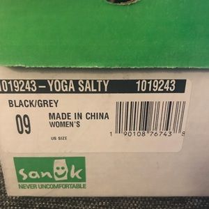 Sanuk Yoga Salty Flip Flops size 9